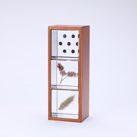 3 Sola cubes set with display case (A)